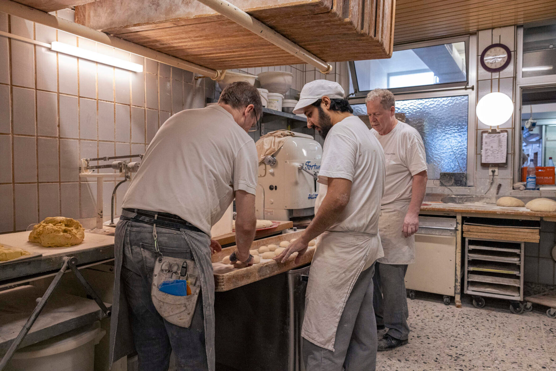 Bäckermeister in der Backstube